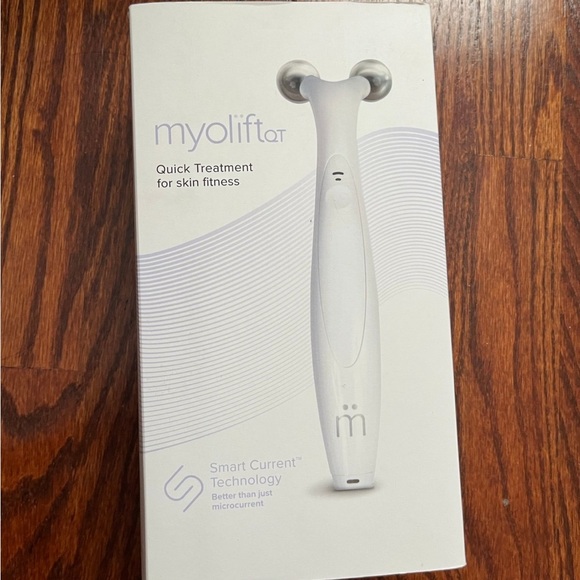 myolift 7E Wellness MyoLift QT Microcurrent Facial Device